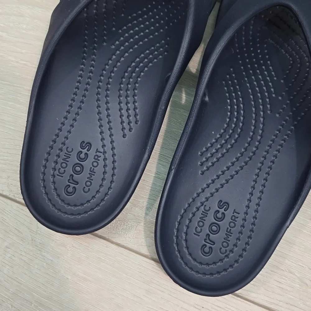 Crocs Women Outdoor Thong Flats rubber sandals shoes sz 8